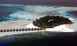 La barriera corallina circonda l'isola